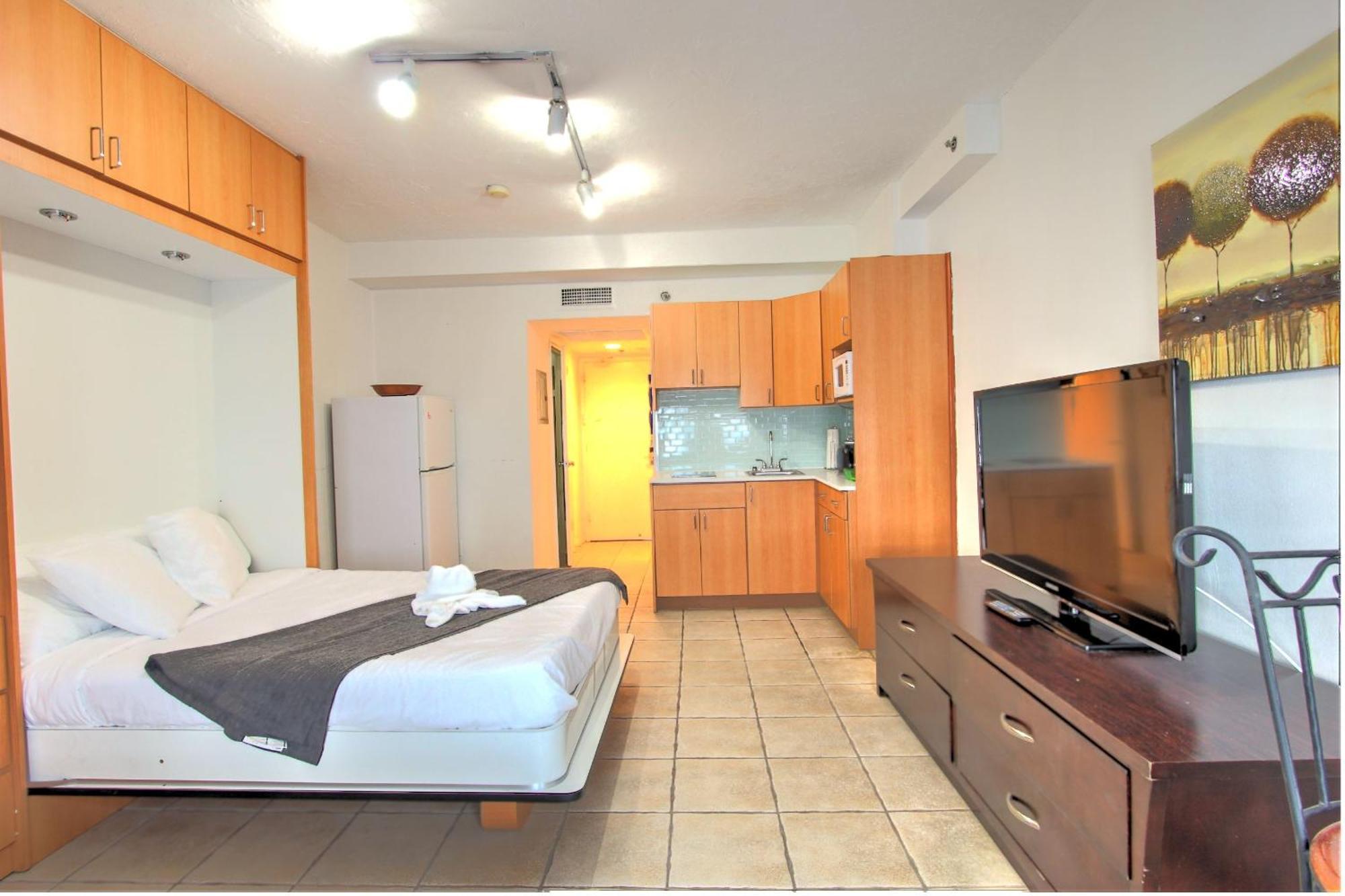 Apartahotel Deluxe And At The Casablanca Miami Beach